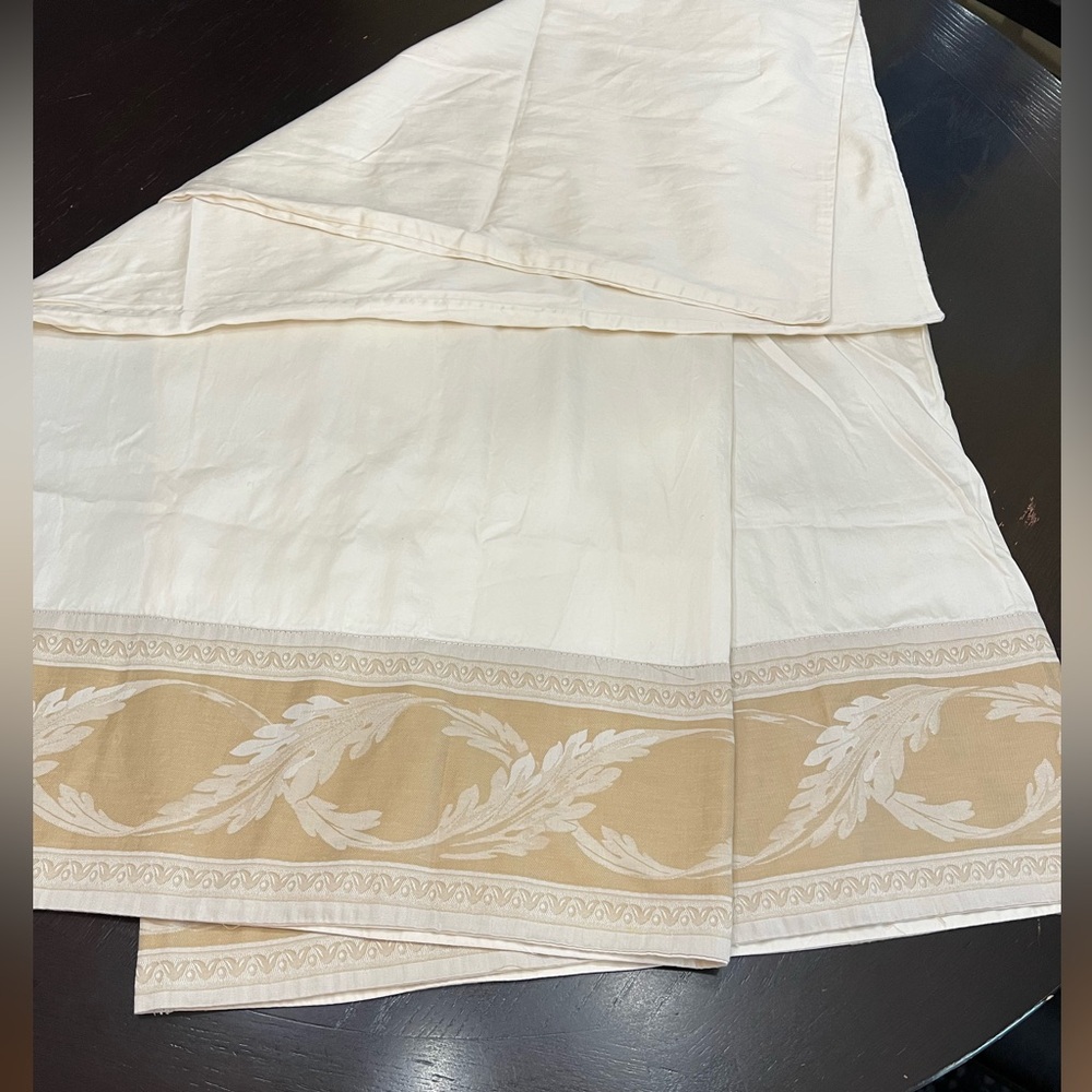Luxury Sferra 100% Egyptian cotton damask king pillowcase set. Ivory and sand